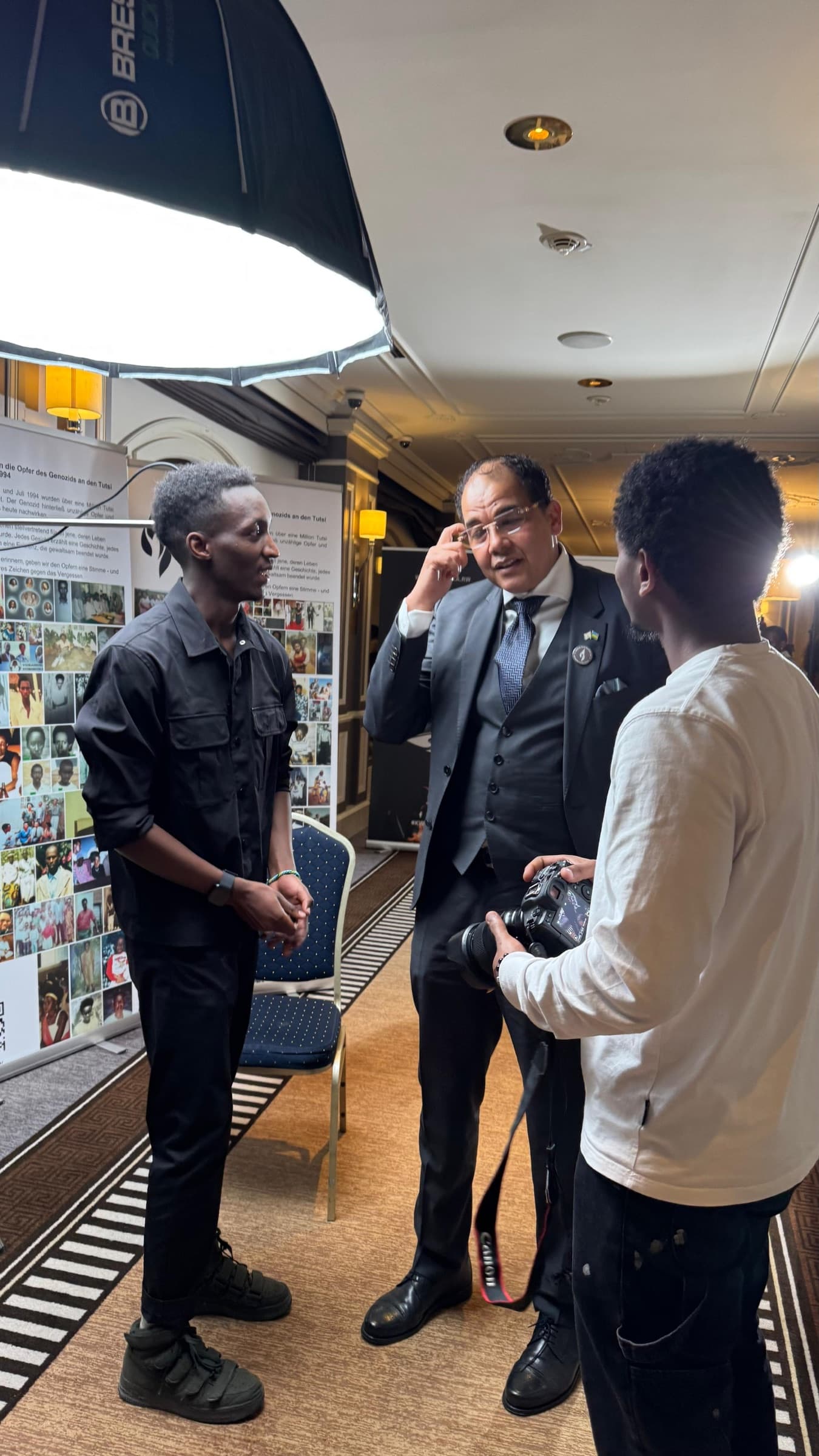 Aminu Hassan Iradukunda (Creative Aminu) with Igor César, Ambassador of Rwanda to Germany